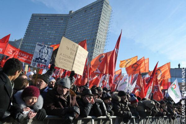 В субботу 10 марта в Москве на Новом Арбате прошла вторая уже по счету после российских выборов акция протеста оппозиции За честные выборы. Участвовало в ней по разным данным, от 10 до 25 тысяч человек. Лозунги протестующих были прежними - отмена итогов выборов и новая власть в стране. - Sputnik Грузия