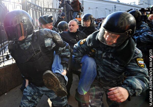 Координатор Левого фронта Сергей Удальцов был задержан в субботу 10 марта после митинга оппозиции на Новом Арбате в Москве, у станции метро Арбатская после того, как с группой своих сторонников пытался пройти на Пушкинскую площадь. Вечером в тот же день сам Удальцов сообщил, что вышел на свободу, на него был составлен протокол по статье 19.3 КоАП (неповиновение законному распоряжению сотрудника полиции), сообщило РИА Новости. - Sputnik Грузия