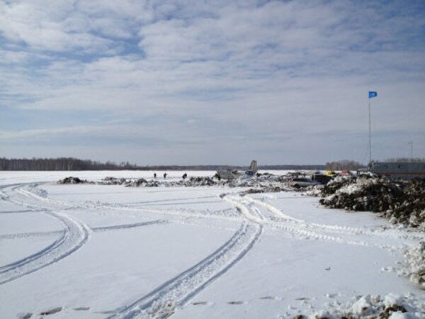 Самолет ATR-72 авиакомпании ЮТэйр, выполнявший рейс Тюмень - Сургут, упал 2 апреля при взлете из аэропорта Тюмени. На борту находились 43 человека - 39 пассажиров и четверо членов экипажа. Погиб 31 человек, 12 получили ранения. - Sputnik Грузия