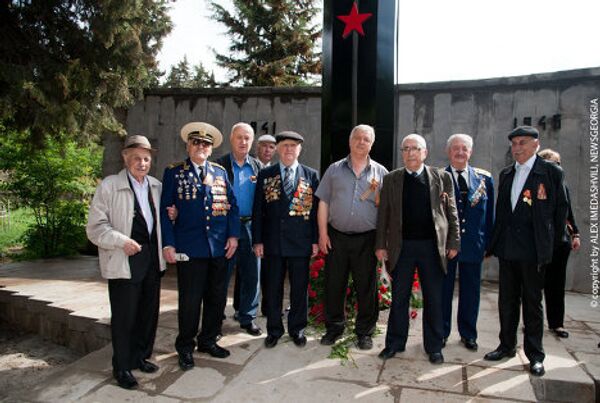 Совместное фото делегации из Северной Осетии, представителей Союза Отчизна и ветеранских организаций Грузии. - Sputnik Грузия