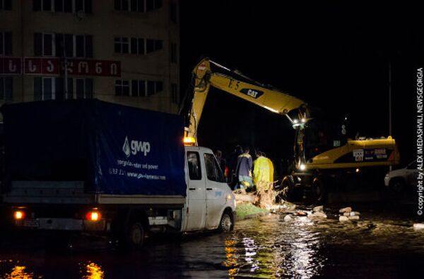 Последствия наводнения в районе Ортачала в Тбилиси, на пересечении улиц Горгасали и Гулуа.  - Sputnik Грузия