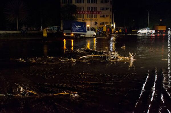 Последствия наводнения в районе Ортачала в Тбилиси, на пересечении улиц Горгасали и Гулуа.  - Sputnik Грузия