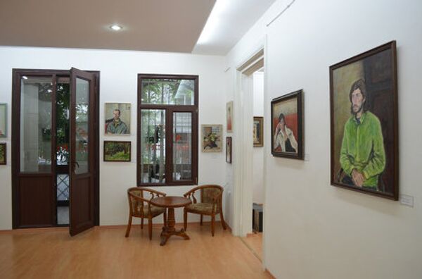 Первая персональная выставка картин грузинской художницы Майи Надарая открылась в Тбилиси в художественной галерее Fine Art. - Sputnik Грузия