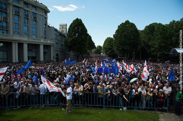 В центре столицы Грузии, на пл.Свободы и пр.Руставели, 27 мая прошла многотысячная акция сторонников Иванишвили. - Sputnik Грузия