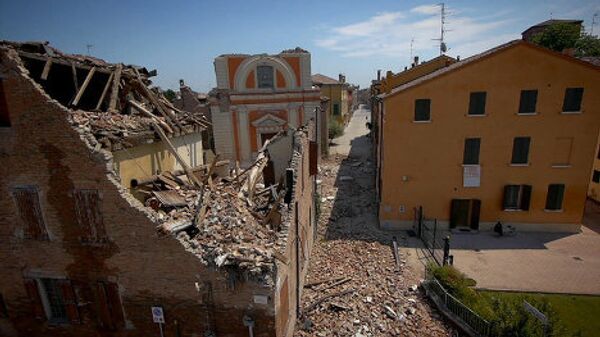 В Италии в мае произошло землетрясение, в результате которого около 14 тысяч человек лишились крова над головой, 24 человека погибли, около 400 человек получили ранения, было разрушено много деревень и поселков. - Sputnik Грузия