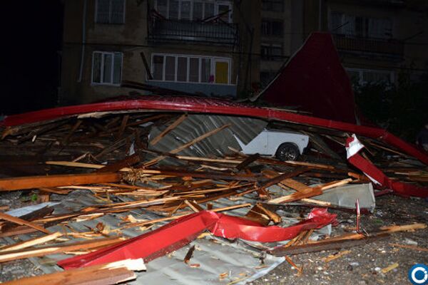 В селе Чумлахи Гурджаанского муниципалитета снесены крыши с десятков домов, повреждены линии электропередачи, уничтожен урожай. - Sputnik Грузия