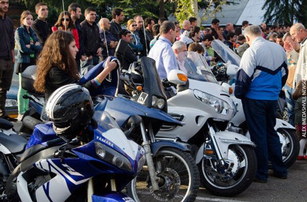 Участников мотошоу собралось так много, что получилась настоящая выставка мотоциклов - более 50... - Sputnik Грузия