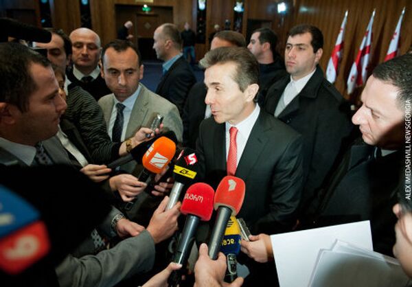 На тему строительства премьеру было задано несколько вопросов предствителями азербайджанских СМИ. Вопросы они продолжали задавать и после окончания пресс-конференции. - Sputnik Грузия