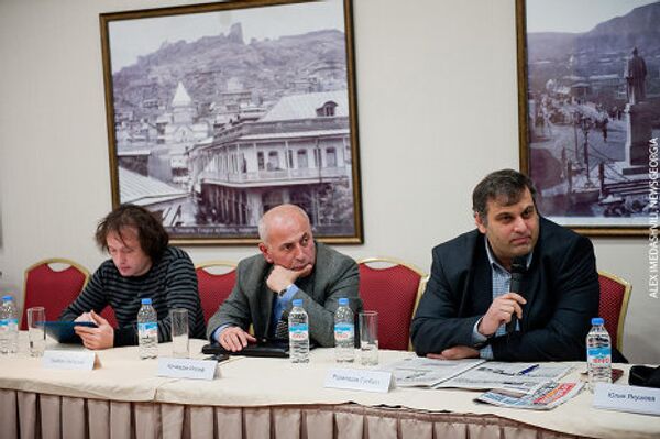 Участие в круглом столе приняли грузинские и российские эксперты - политологи, экономисты, представители СМИ. - Sputnik Грузия