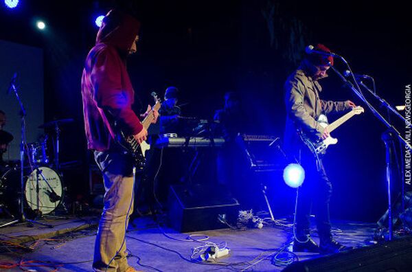 В центре Тбилиси на ул.Шардена 25 февраля прошел рок-концерт под открытым небом Нет оккупации, участие в котором приняли 12 различных музыкальных групп и исполнителей. - Sputnik Грузия
