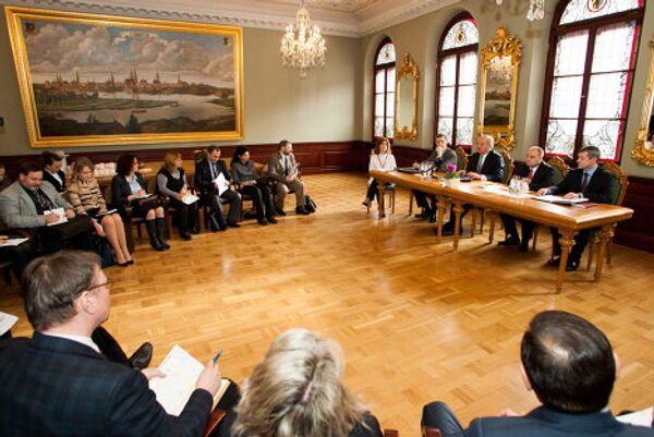 Встреча продолжалась 2 часа, президенту Латвии было задано более 20 вопросов. - Sputnik Грузия