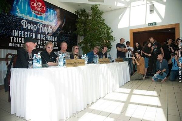 Легендарная группа Deep Purple на пресс-конференции в Тбилиси. В Грузию музыканты прибыли, чтобы принять участие в концерте Tbilisi Open Air, который пройдет 5 июня вечером на национальном стадионе Динамо-Арена им.Бориса Пайчадзе. - Sputnik Грузия