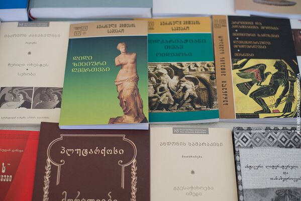 Также действовал Уголок европейской книги, где были представлены различные произведения, переведенные и изданные на грузинском языке. - Sputnik Грузия