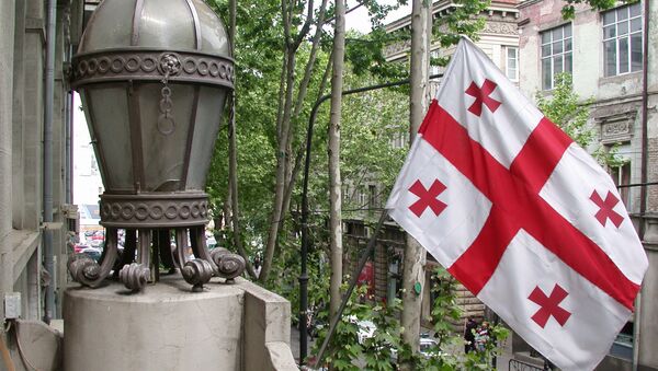 Старинный фонарь и флаг на здании НБГ в Тбилиси - Sputnik საქართველო