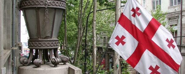 დროშა და ფანარი ეროვნული ბანკის შენობაზე დროშა და ფანარი ეროვნული ბანკის შენობაზე - Sputnik საქართველო