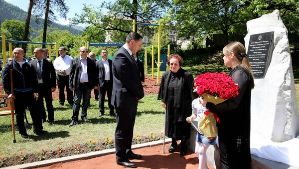 В Боржоми увековечили память убитого полицейского - Sputnik Грузия
