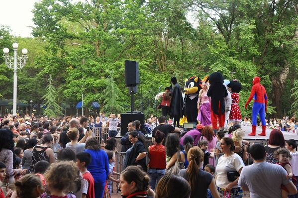 Международный День защиты детей празднуют в тбилисском парке Ваке. - Sputnik Грузия