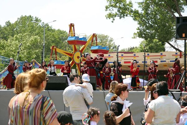 Мероприятия, организованные мэрией Тбилиси по случаю празднования международного Дня защиты детей, прошли 2 июня в разных районах столицы Грузии. - Sputnik Грузия