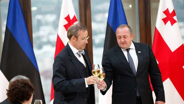 Президент Эстонии Тоомас Хендрик Ильвес в ходе визита в Тбилиси - Sputnik Грузия