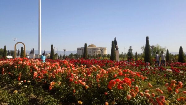 Тысячи роз расцвели в центре Душанбе - Sputnik Грузия