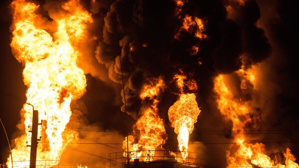 Пожар на нефтебазе в Киевской области - Sputnik Грузия