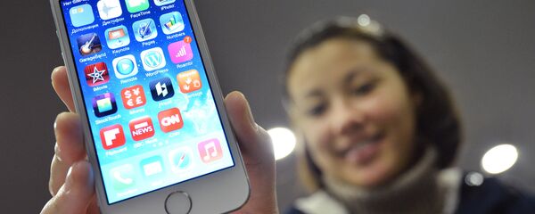Официальный старт продажи iPhone 5s и iPhone 5c в Москве Официальный старт продажи iPhone 5s и iPhone 5c в Москве - Sputnik Грузия