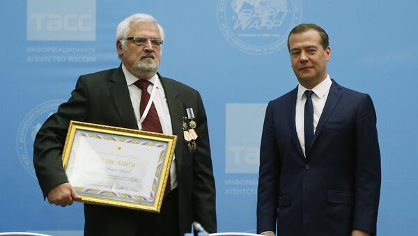 Премьер-министр РФ Д. Медведев принял участие в работе XVII Всемирного конгресса русской прессы - Sputnik Грузия
