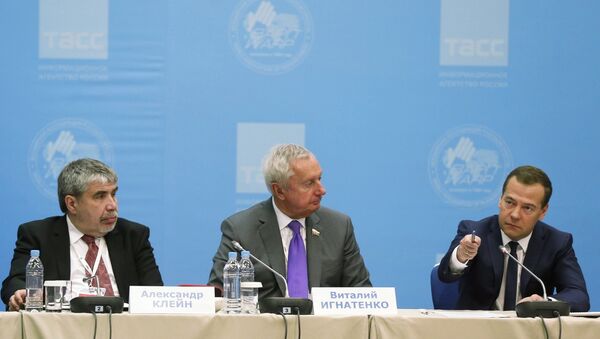 Премьер-министр РФ Д. Медведев принял участие в работе XVII Всемирного конгресса русской прессы - Sputnik Грузия