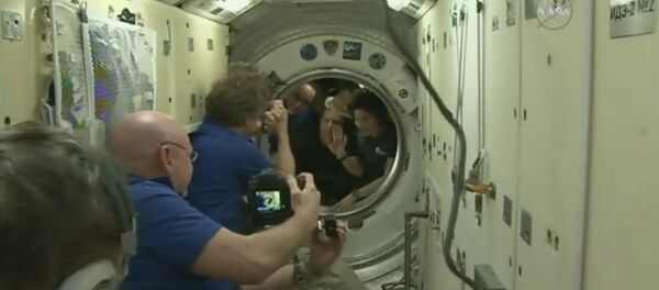 Участники экспедиции МКС попрощались с коллегами перед отправкой на Землю - Sputnik Грузия