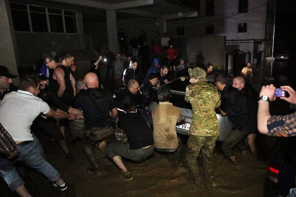 Ликвидация последствий наводнения в грузинской столице. - Sputnik Грузия