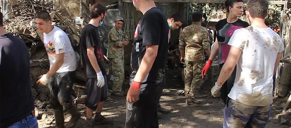 Молодежь из разных стран помогает восстанавливать Тбилиси - Sputnik Грузия