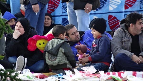 Сирийские беженцы проводят массовую голодовку возле парламента Греции - Sputnik Грузия