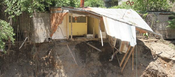 Жизнь на обрыве : Тбилиси после наводнения - Sputnik Грузия