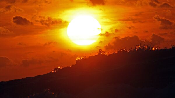 Яркое солнце и солнечные лучи. Закат на Балтийском море - Sputnik Грузия