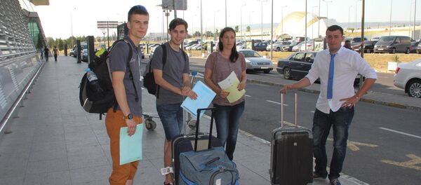 В столицу Грузии прибыла молодежная делегация из РФ В столицу Грузии прибыла молодежная делегация из РФ - Sputnik Грузия