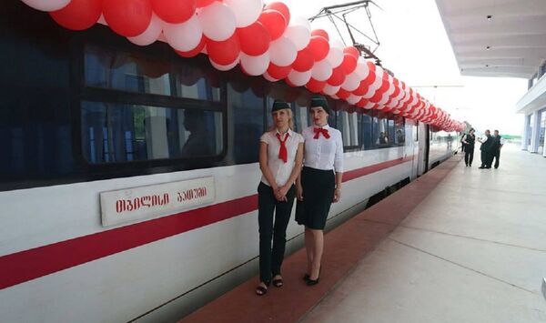 Железнодорожный вокзал в Батуми Железнодорожный вокзал в Батуми - Sputnik Грузия