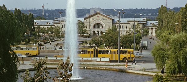 Площадь у железнодорожного вокзала города Кишинева - Sputnik Грузия