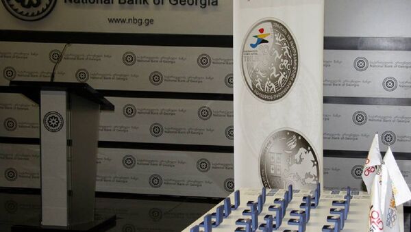 Выпущена серебряная монета к 20-летнему юбилею лари - Sputnik Грузия
