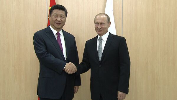 Путин и Си Цзиньпинь пожали друг другу руки на встрече в Уфе - Sputnik Грузия