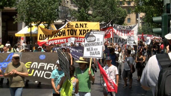 Тысячи людей протестовали в Афинах против соглашения с еврокредиторами - Sputnik Грузия