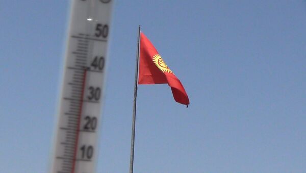 Столбик термометра в аномальную жару в Бишкеке - Sputnik Грузия