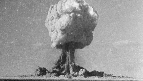 Атомный взрыв в США. Кадр из кинофильма ХХ век. - Sputnik Грузия