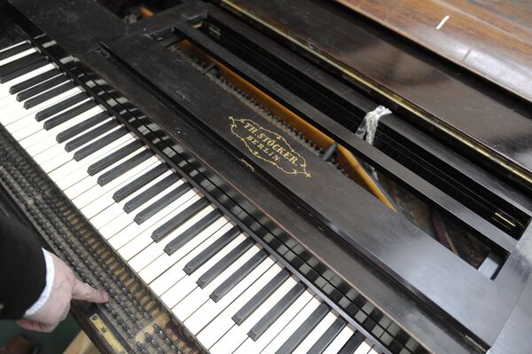 Старинный рояль Старинный рояль - Sputnik Грузия