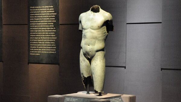 Бронзовая скульптура торса юноши, II-I векам до н.э. - Sputnik Грузия