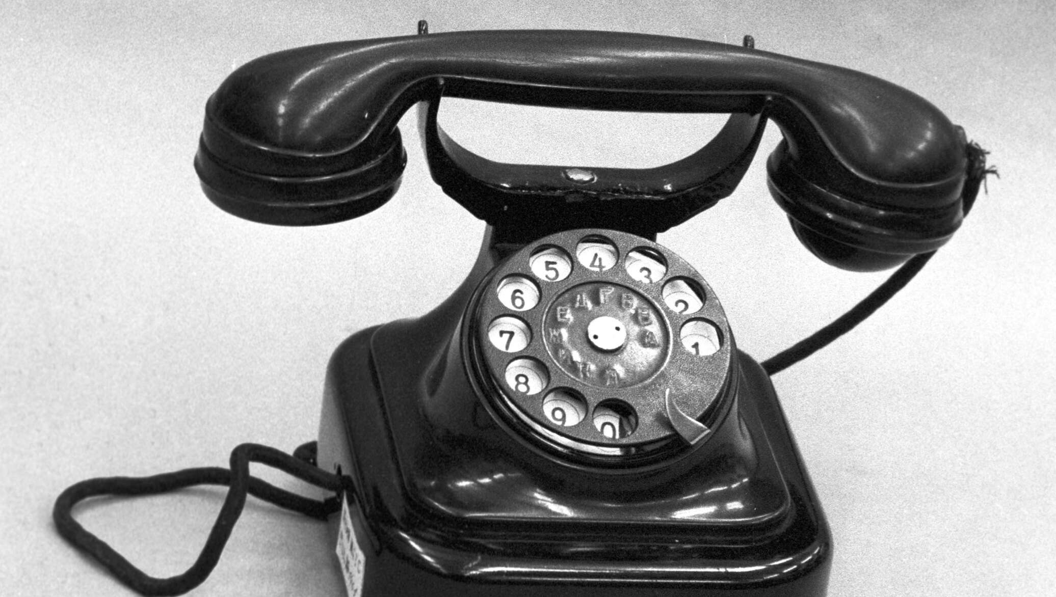 Телефон 50 20 30. Сталинский телефонный аппарат. Дисковый телефонный аппарат. Старый телефон. Телефонный аппарат 80-х годов.