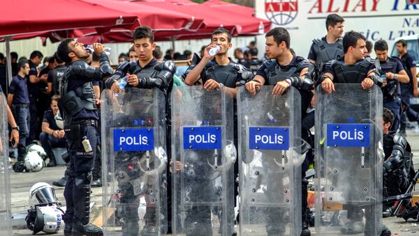Столкновения протестующих и полиции в Турции - Sputnik Грузия