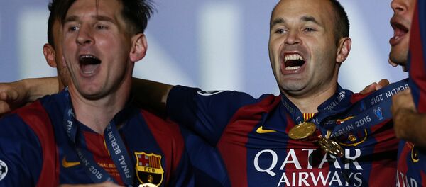 Футбол. Игроки Барселоны Лионель Месси и Андрес Иньеста - Sputnik Грузия