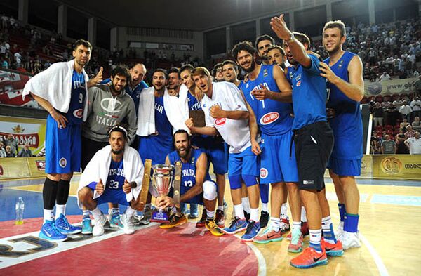 В финальном матче международного турнира по баскетболу на Кубок мэра Тбилиси сборная Италии выиграла у Грузии со счетом 87:67 и завоевала главный приз соревнования. - Sputnik Грузия