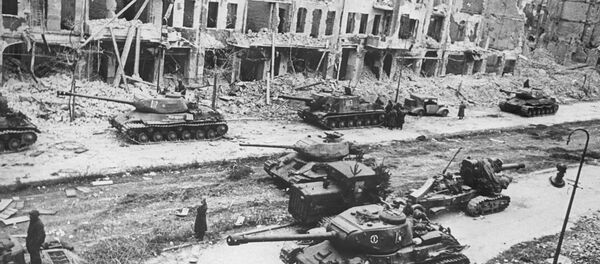 Советские боевые части на пути к центру Берлина - Sputnik Грузия