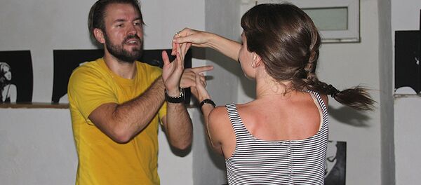 თბილისის მაცხოვრებლებს სალსას ცეკვას ასწავლიან თბილისის მაცხოვრებლებს სალსას ცეკვას ასწავლიან - Sputnik საქართველო